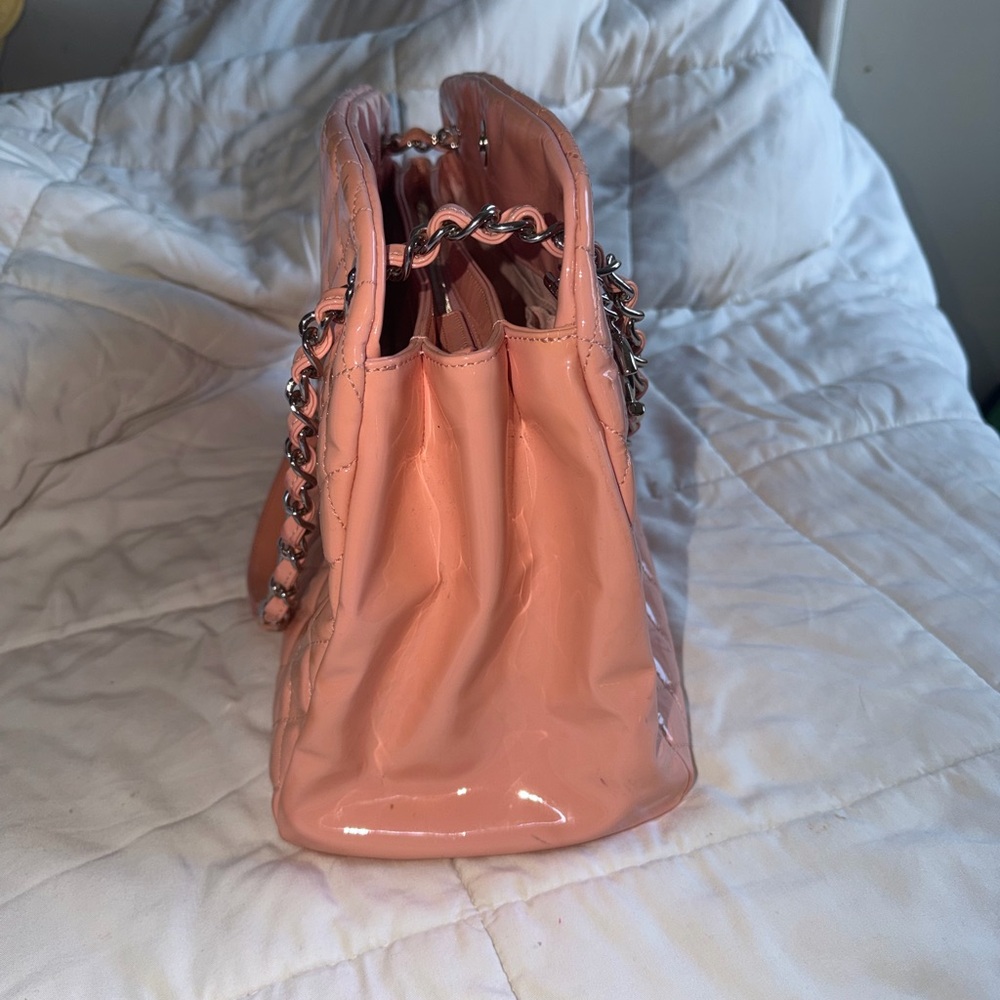 CHANEL Pink Glossy Quilted Shoulder Bag - Picture 4 of 14